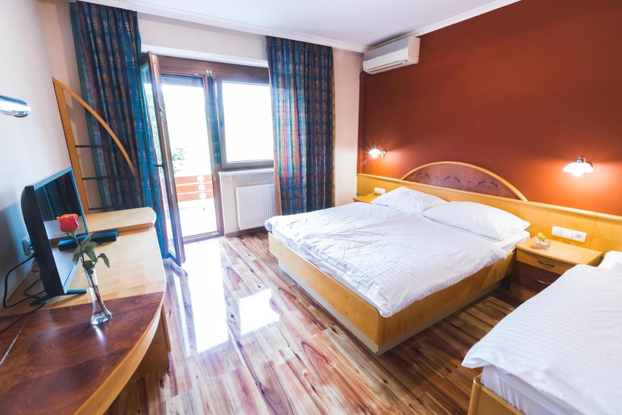Hotel Smuk Semic Экстерьер фото